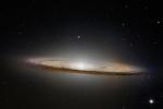 Тайны красивой "космической шляпы": галактика Сомбреро