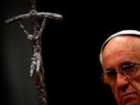 Почему папа Римский носит перевёрнутый крест и погнутый крест