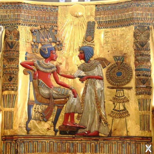 Тутанхамон и Анхесенамон (справа). Фр...