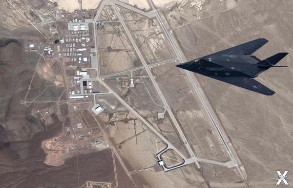 F-117 пролетает над "Зоной-51"