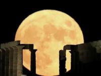 «Луна корчилась от боли и дергалась как раненая змея». Что именно увидели в небе английские монахи в далеком 1178 году?