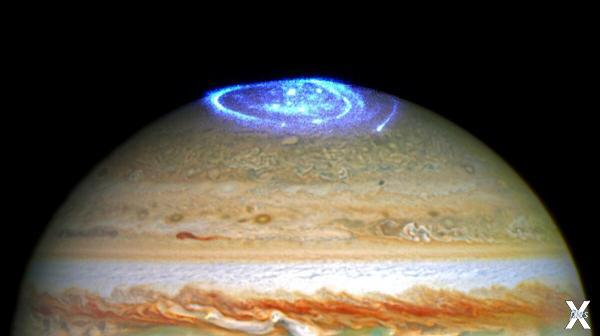 Полярные сияния на Юпитере выглядят в...