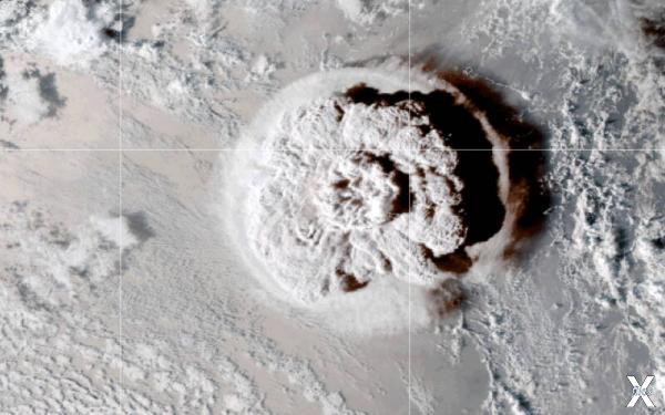 Вид из космоса на извержение Тонга