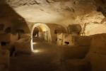 «Неуместные» артефакты: ученые обнаружили в Галилее стеклянную плиту весом в 9 тонн