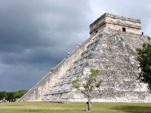 Великая пирамида майя