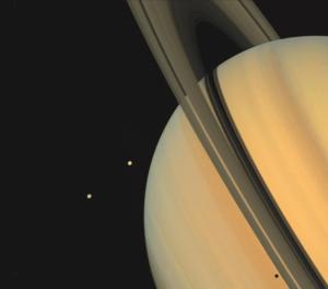 Сатурн и его два спутника Тефия и Диона