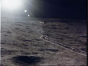 Аполлон-14: следы от двухколесной тележки на Луне