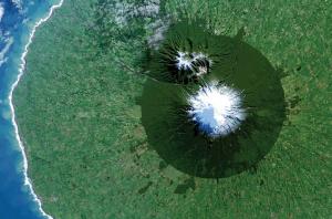 Национальный парк Эгмонт в Новой Зеландии с вулканом Таранаки в центре